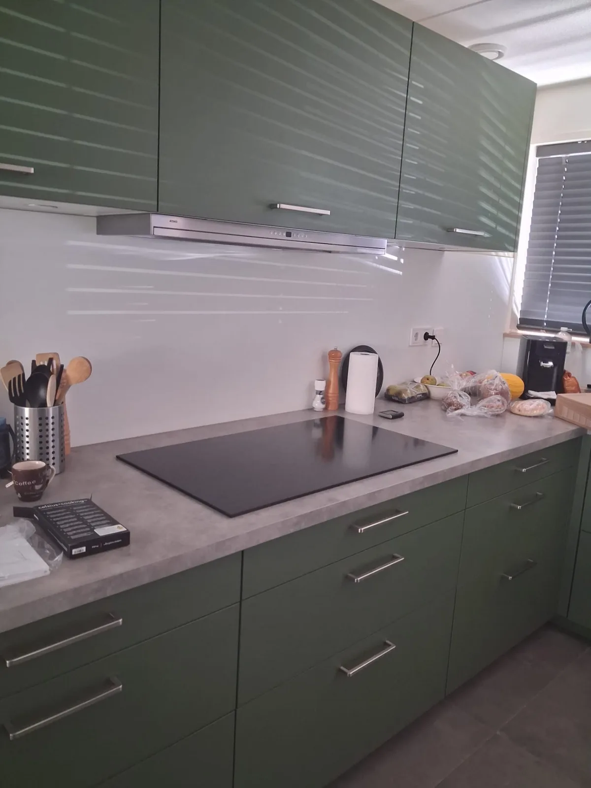 Nieuwe Bosch inductie kookplaat geïnstalleerd in de keuken in Emmen