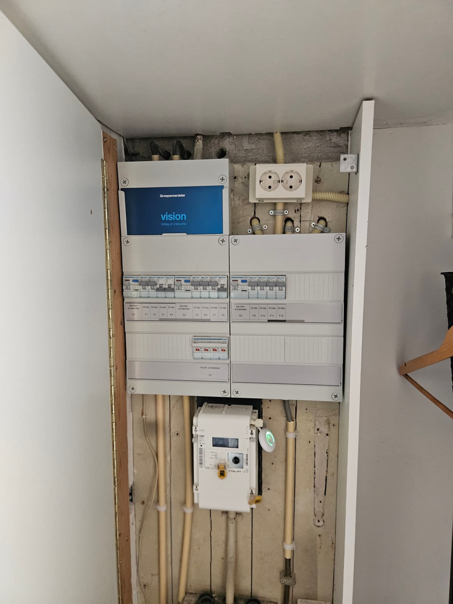Te kleine 1-fase ABB groepenkast vervangen voor Hager 3-fasen — groepenkast geplaatst in Schiedam door Zeemanelektro
