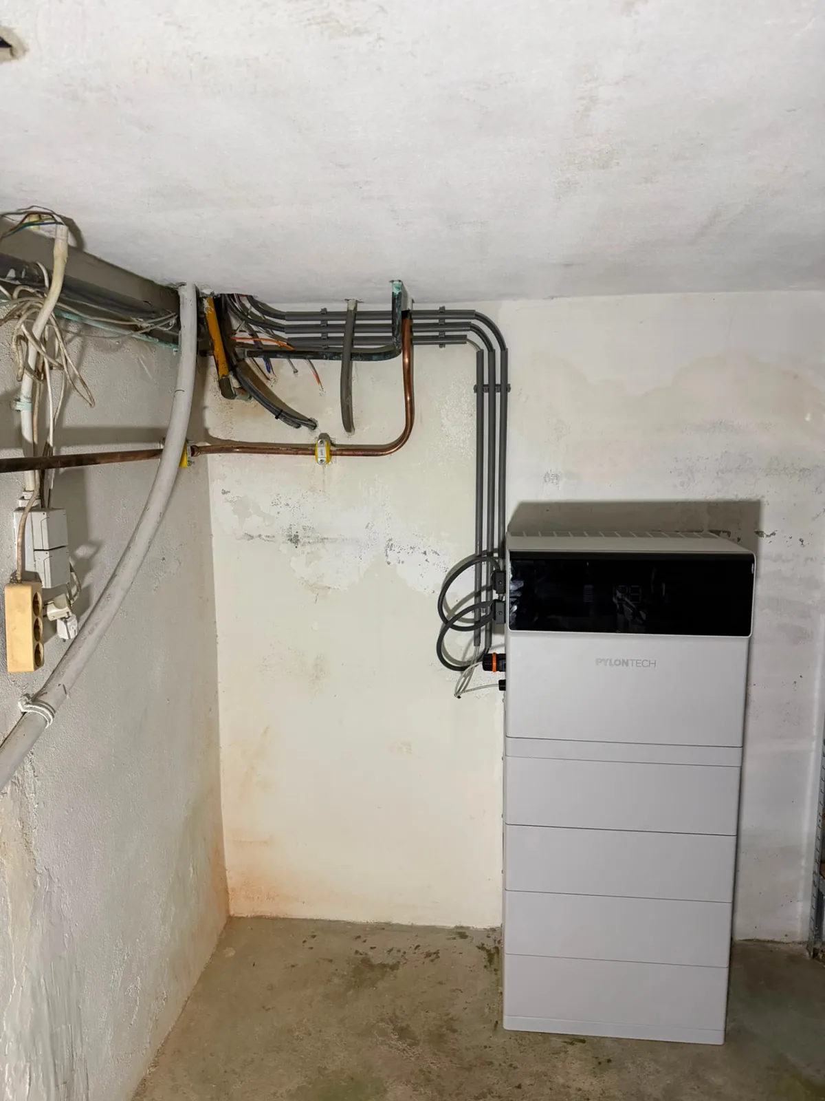 Pylontech Force H3 thuisbatterij geplaatst in Weiteveen, gelijktijdig met de nieuwe EMAT groepenkast