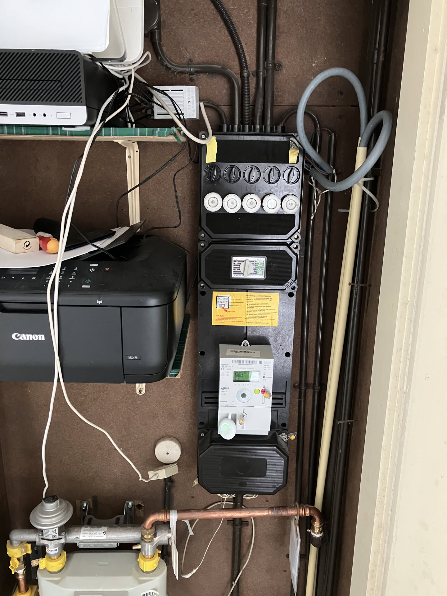 1-fasen stoppenkast vervangen voor 3-fasen Hager groepenkast — groepenkast geplaatst in Oldenzaal door Zeemanelektro